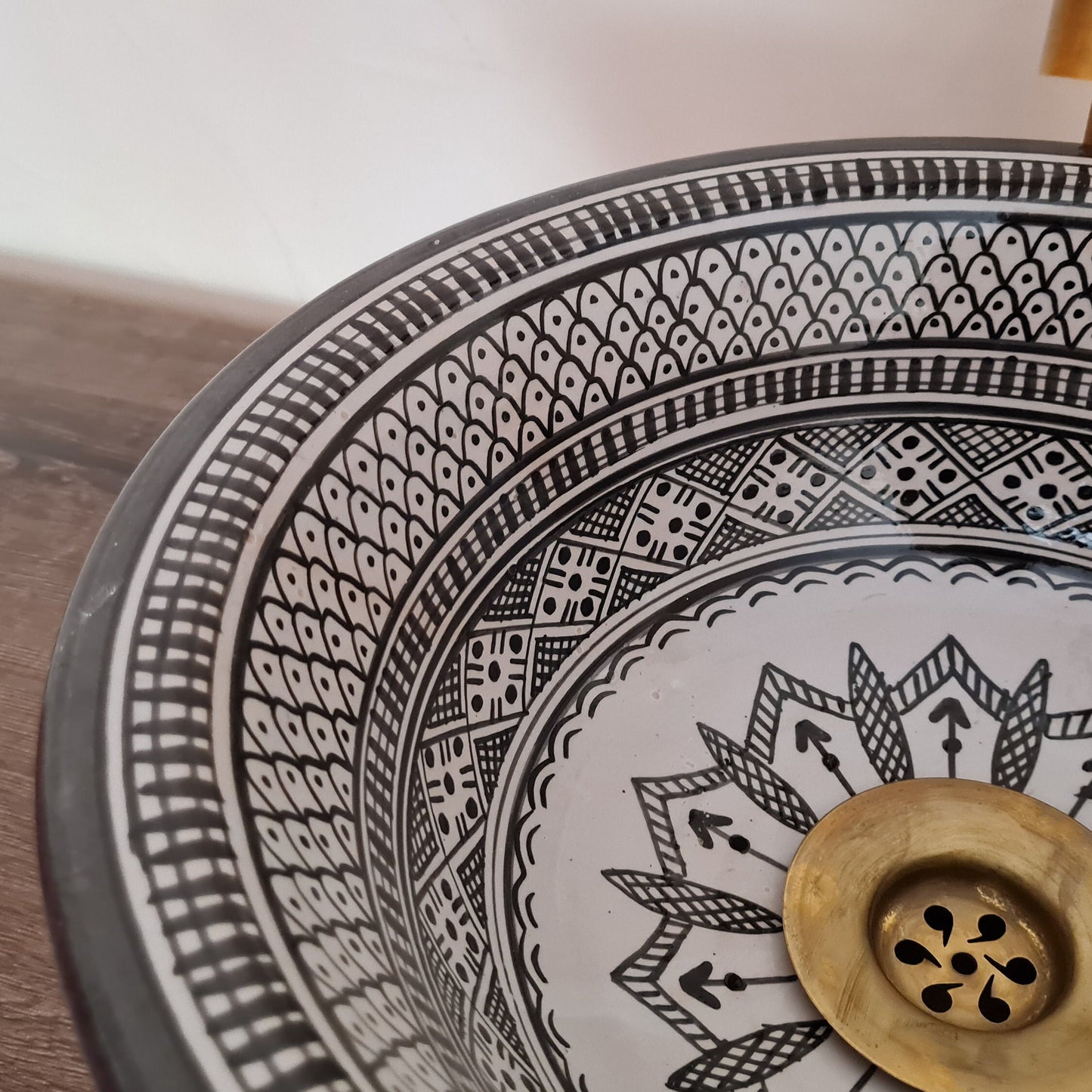Vasque noir et blanche pour salle de bain | Lavabo noir et blanc en céramique marocain #161