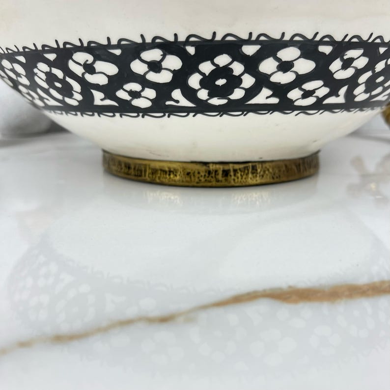 Vasque Marocaine artisanale fabriqué à la main bordure en laiton #535