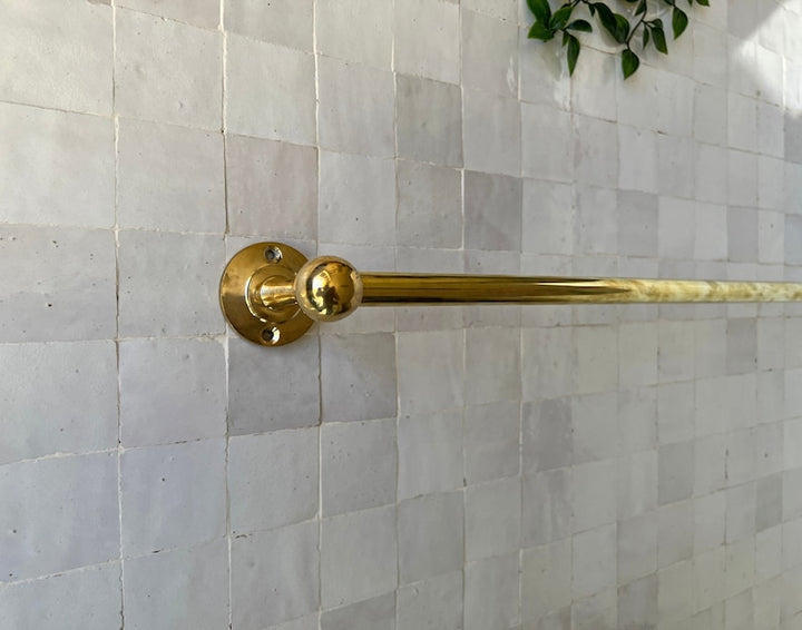 Porte-serviettes mural en laiton antique
